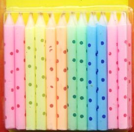 De Verjaardagskaarsen van Litte van de Macaronkleur Kleurrijke Punt Gedrukte